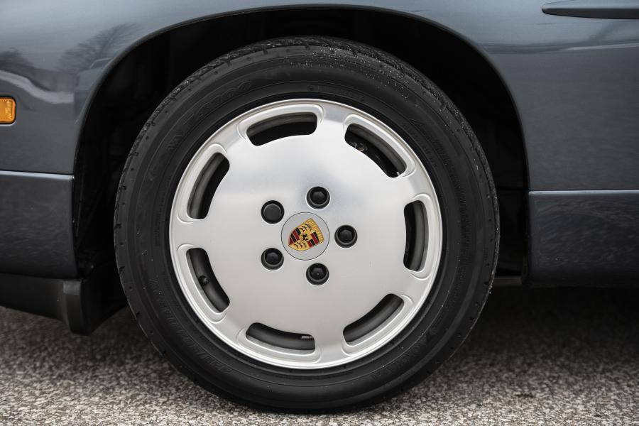 Колеса Porsche 928 S4 1988 года  (фото 8 из 70)